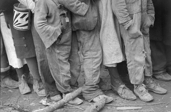 Negroes in the lineup for food at mealtime in the camp for flood refugees, Forrest City, Arkansas