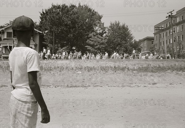 Mob marching from capitol to Central High