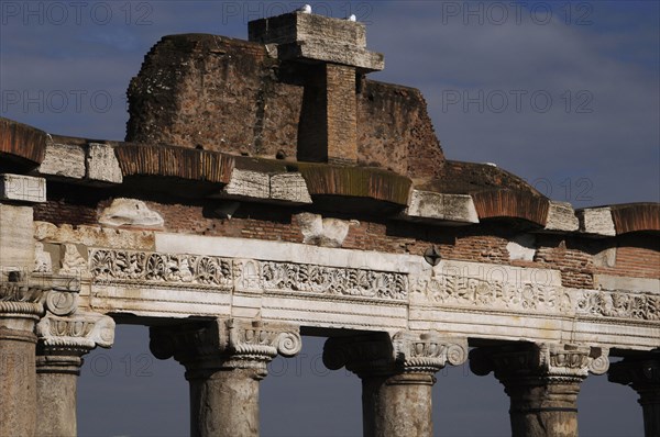 Temple of Saturn. Front porch.