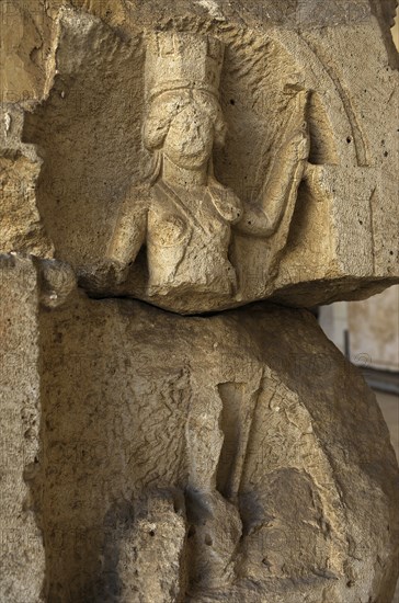 Funerary altar, calcerows.