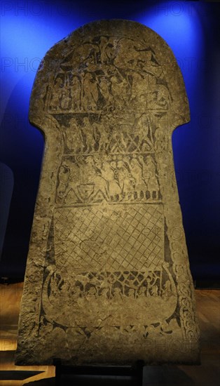 Tangelgarda stone. Scenes holding ring horsed, with Valknut symbols.