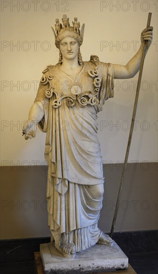 Athena Farnese. Statue.