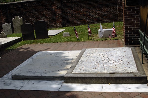 Tomb of Benjamin Franklin and his wife Deborah.