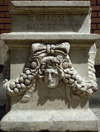 Roman art. Turkey. Aphrodisias. Sarcophagus. Woman and garland. Relief.