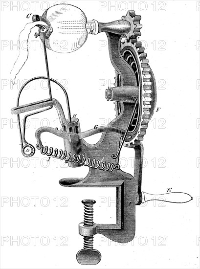 american machine for peeling apples  /  Amerikanische Maschine zum Schälen von Äpfeln