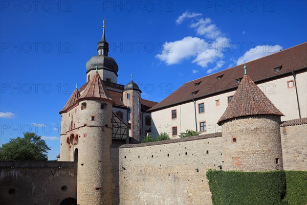 Gate Scherenbergtor and tower Kiliansturm