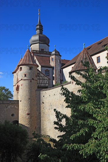 Gate Scherenbergtor and tower Kiliansturm