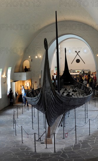 Oseberg Ship, Made in oak wood