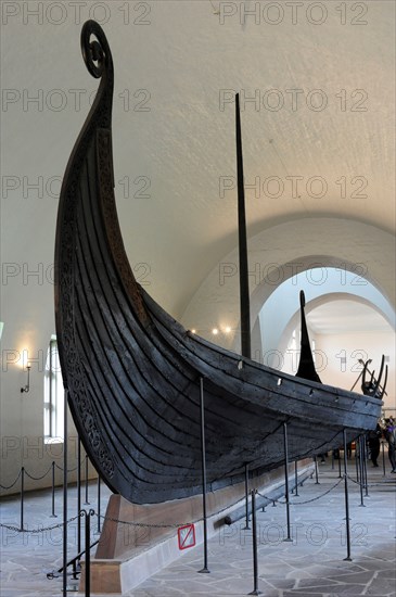 Oseberg Ship, Made in oak wood