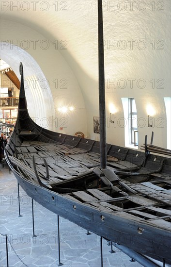 Oseberg Ship, Made in oak wood