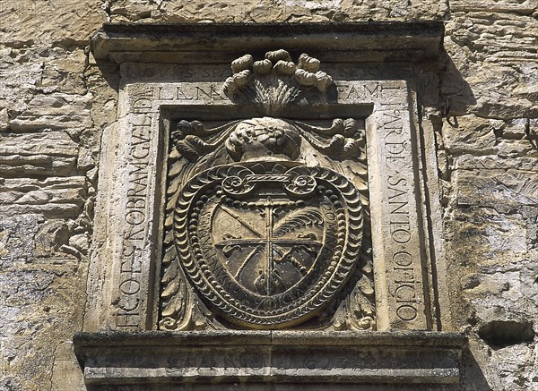 Blazon on the facade at Franca street.