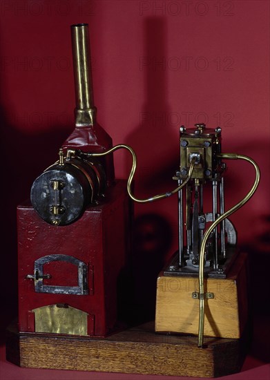 Model of a vertical steam machine with boiler.