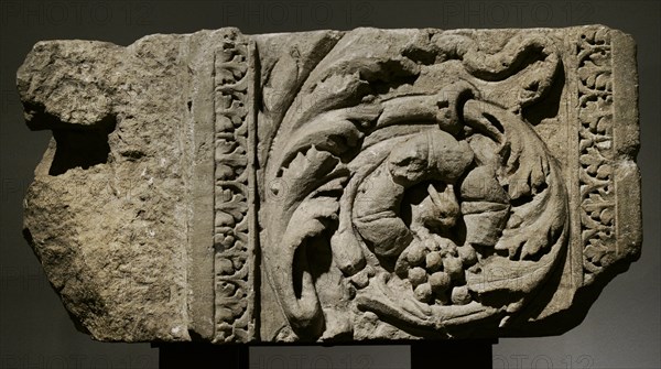 Detail of the left jamb of a monumental door decorated with acanthus leaves, a squirrel and a snake.