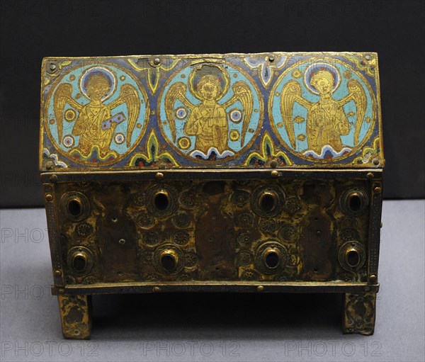 Small chasse with angels in medallions.