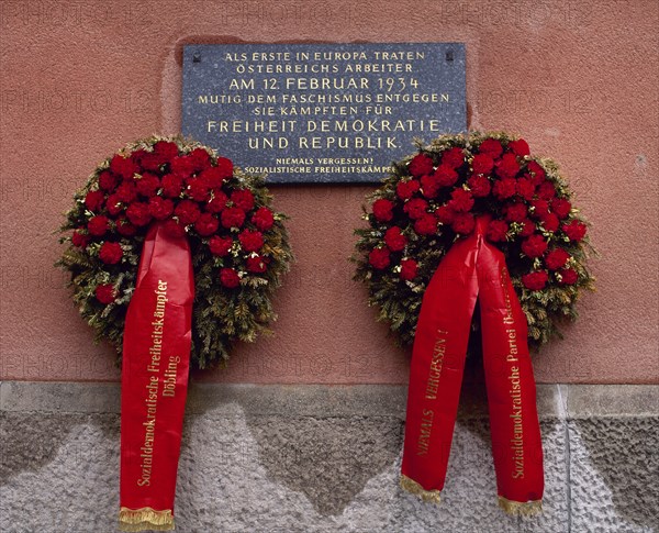 Memorial plaque on the building Karl Marx Holf.