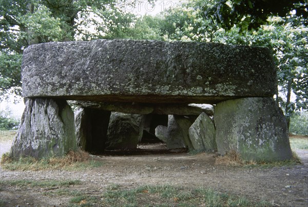 La Roche-aux-Fees (The Faireis' Rock).