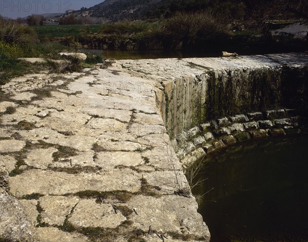 Roman dam of Barcinas.