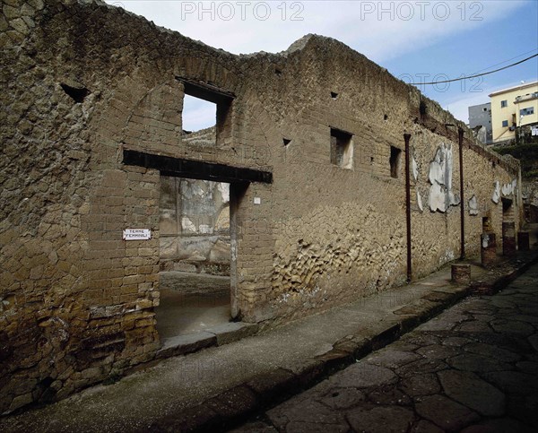 Entrance at Women's Bath at Cardo IV Superiore.