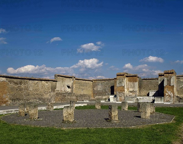 Market located at the Forum. Central structure.