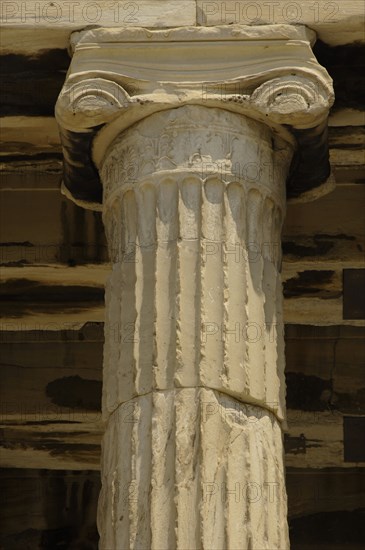 Erechtheion.