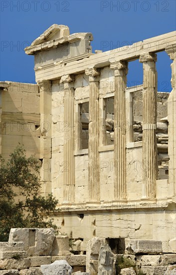 Erechtheion.