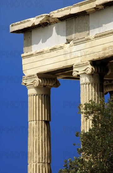 Erechtheion.