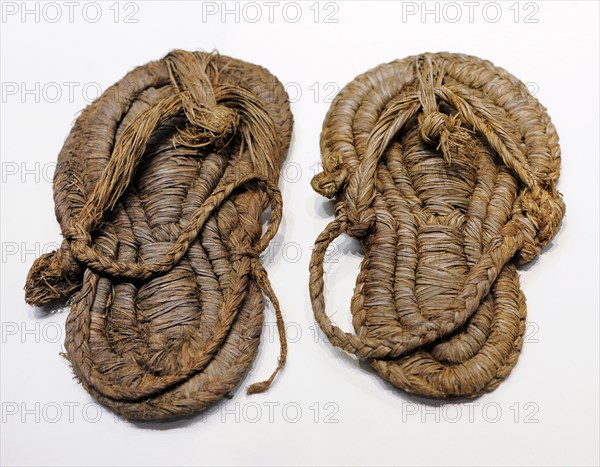 Esparto sandals from the Neolithic