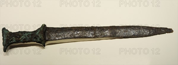 Sword with iron blade and bronze knob