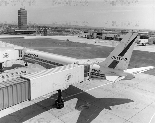 Telescopic Jetway, 1962