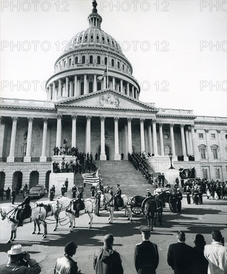 Funeral arriving Capitol