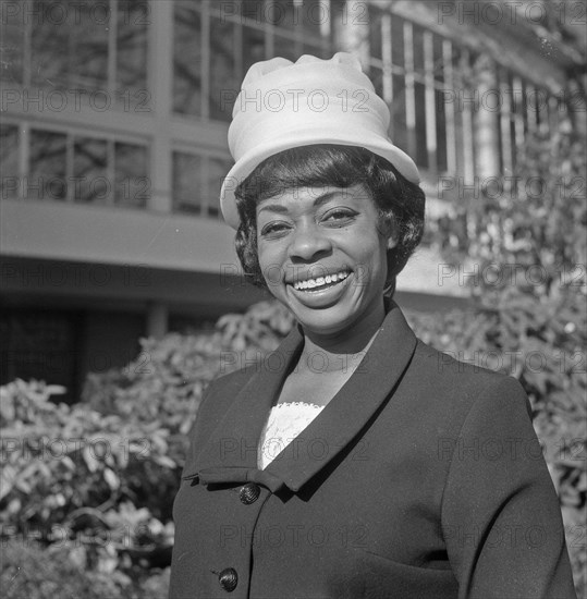 American-Belgian jazz singers in Kijk de Rijk Show, Donna Higtower after the press conference (head) Date April 10, 1964.