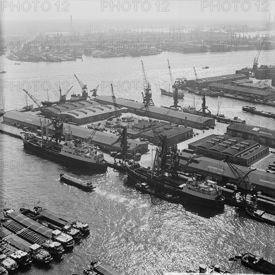 The port of Rotterdam / Date April 22, 1964 / Location Rotterdam, South Holland.