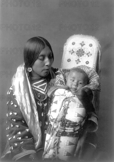 Edward S. Curits Native American Indians - Mother and child--Apsaroke circa 1908.