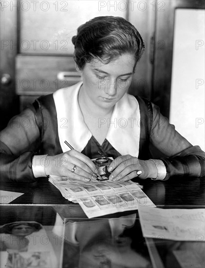 Navy Department, U.S. Intelligence Bureau, Finger Print Department circa 1918 (Clerk Marie S. Dahm) .