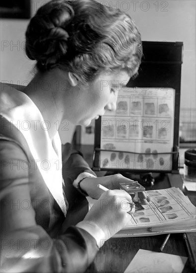 Navy Department, U.S. Intelligence Bureau, Finger Print Department circa 1918 (Clerk Marie S. Dahm) .