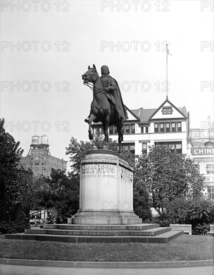 Statue of Pulaski in Washington D.C. circa 1918.