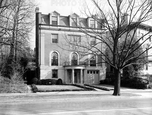 An exterior view of the Washington home of Senator Robert A. Taft circa 1939.