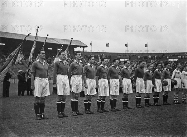 Chelsea football club team photo  November 9, 1947.