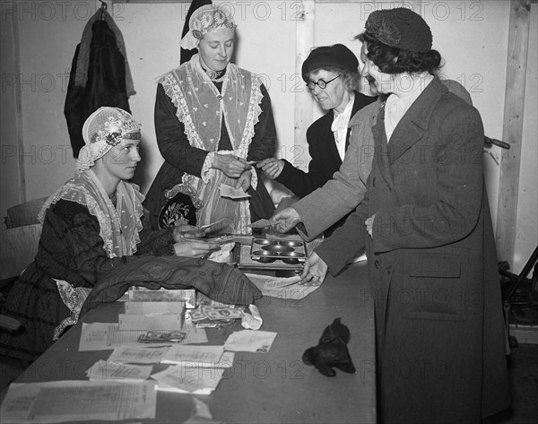 Friezinnen women in traditional dress  / Date November 18, 1947.