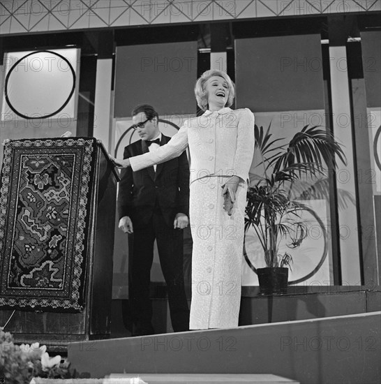 Marlene Dietrich with her Edison at the Grand Gala du Disque Popular in Kurhaus in Scheveningen. Date October 13, 1963 / Location The Hague, Kurhaus, Scheveningen, South Holland.