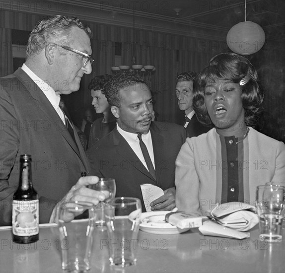 Grand Gala du Disque poplar in Kurhaus in Scheveningen Sarah Vaughan / Date October 12, 1963 Location Scheveningen, South Holland.