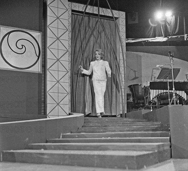 Grand Gala du Disque poplar in Kurhaus in Scheveningen Marlene Dietrich Date October 12, 1963 / Location Scheveningen, South Holland.