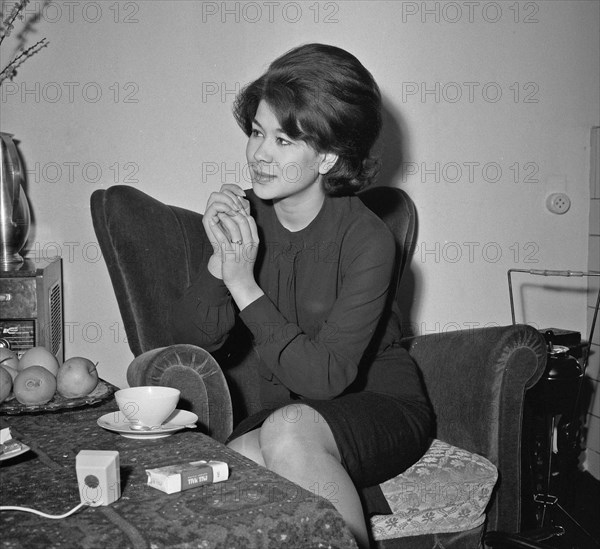 Anneke Grönloh at home / Date January 29, 1964 / Location Amsterdam.