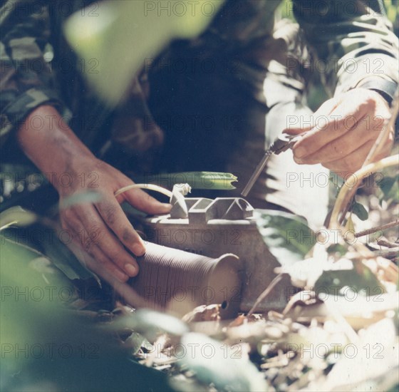 LRRP - Setting claymore mine