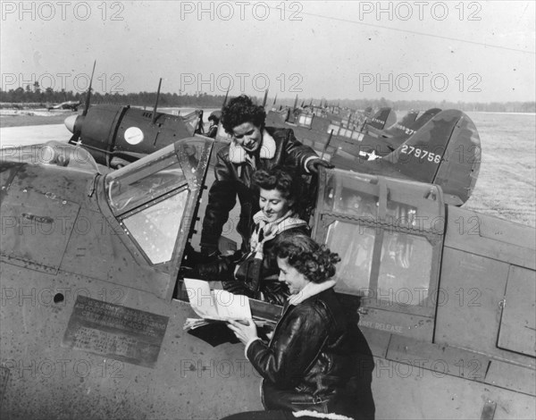 WASPs around a Curtiss A-25A