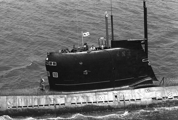 Soviet Foxtrot class submarine while the ship is underway