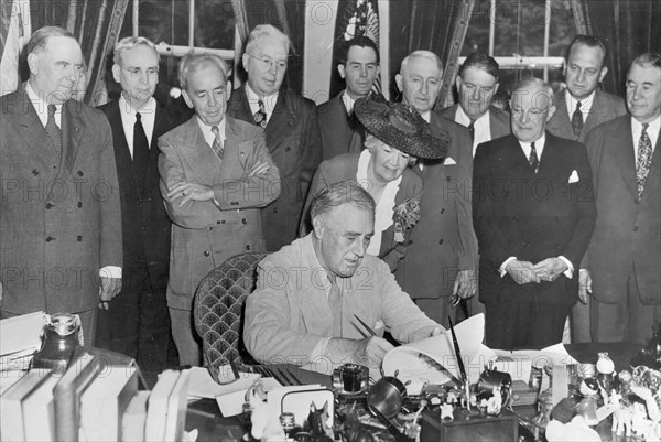 President Franklin Roosevelt signs GI Bill of Rights 1944.