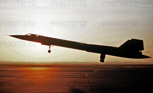 A left side view of an SR-71 aircraft