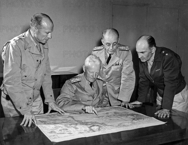 Admiral Nimitz confers with south Pacific area officers