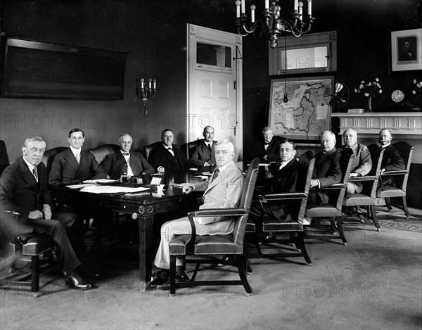 President Woodrow Wilson with his cabinet